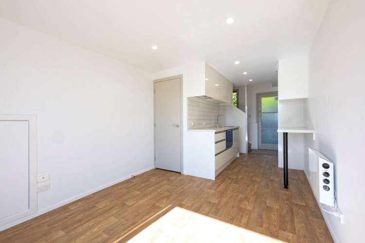 1/4210a Great North Road Glendene_8