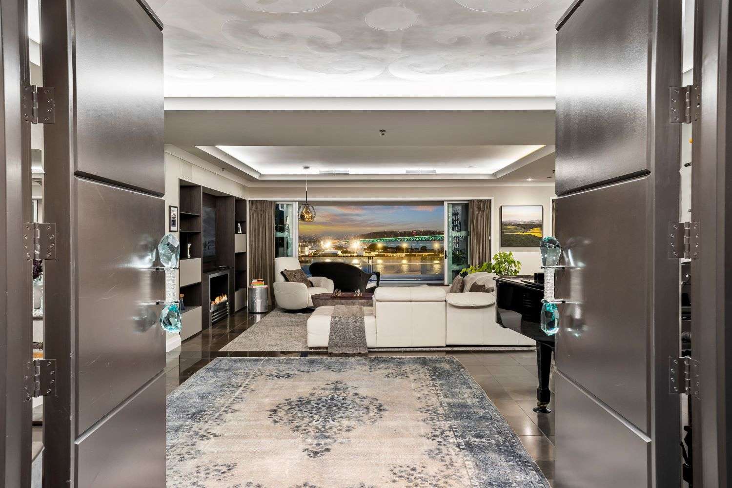Curated visual reference: Picture Idea: High End Waterfront Apartment In Auckland Central Hits The Market