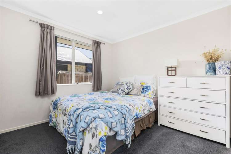 64 Farnborough Drive Grandview Heights_13