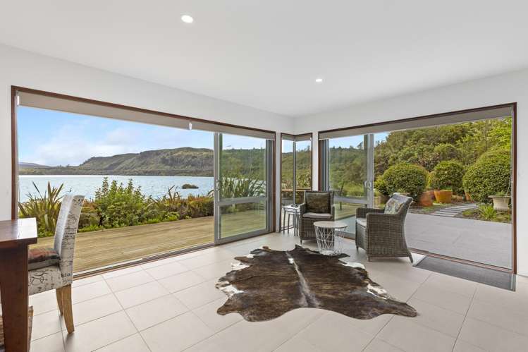 26 Whakamoenga Point_2