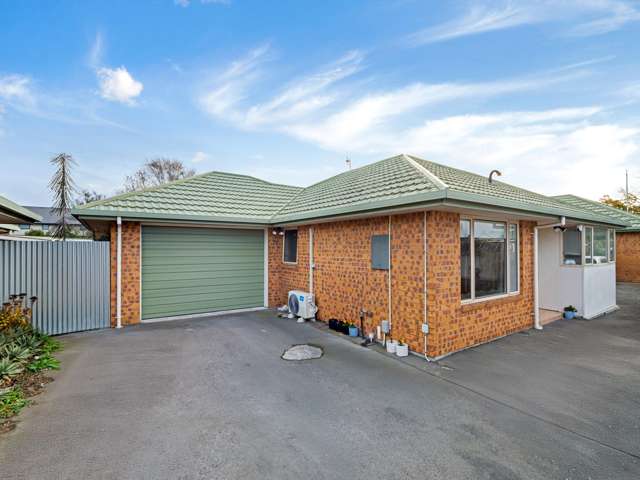 Low Maintenance, Great Location - Must Sell