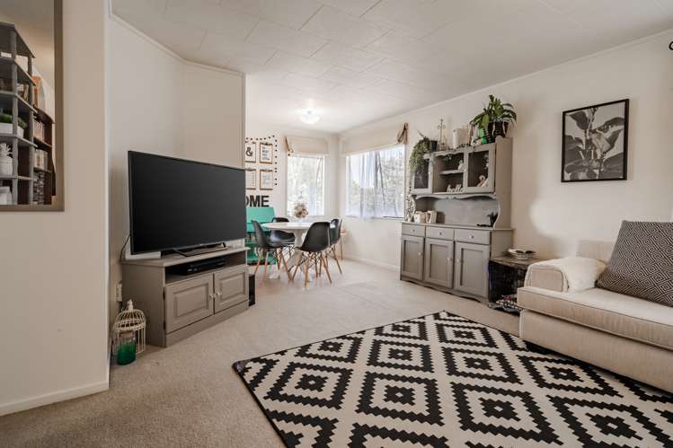 1/5 Miriam Corban Heights Henderson_7