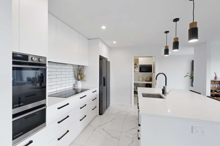 2 Corsica Court Fitzherbert_6