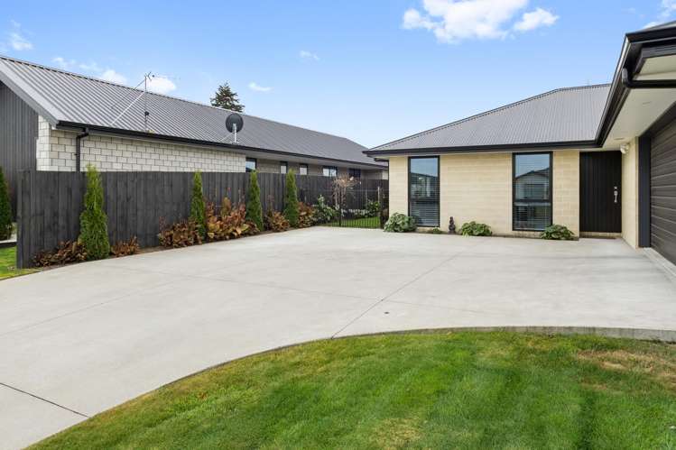 23 Redhaven Rise Netherby_35