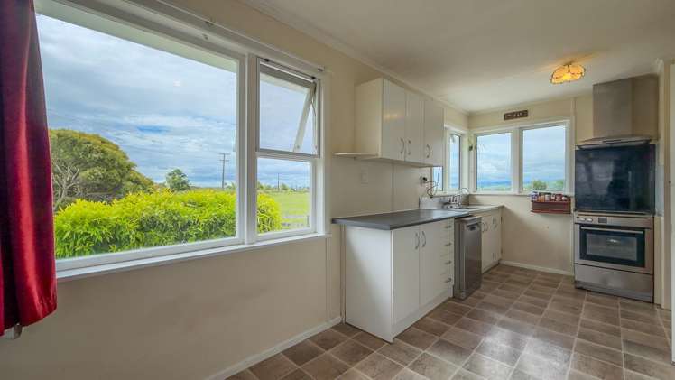 108 Canal West Road Waitakaruru_16