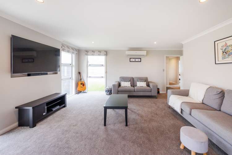 11 Saint Heliers Grove Fitzherbert_9