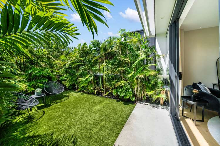 2/37 Glen Atkinson Street St Heliers_16