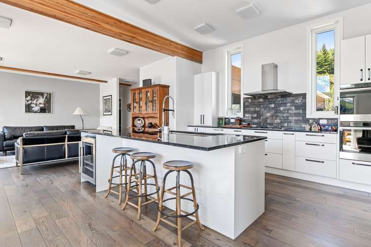 20 Edgewood Place, Peninsula Bay Wanaka_8