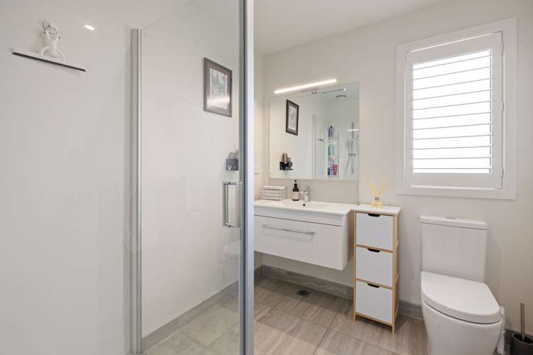 55 Probert Crescent Chartwell_14