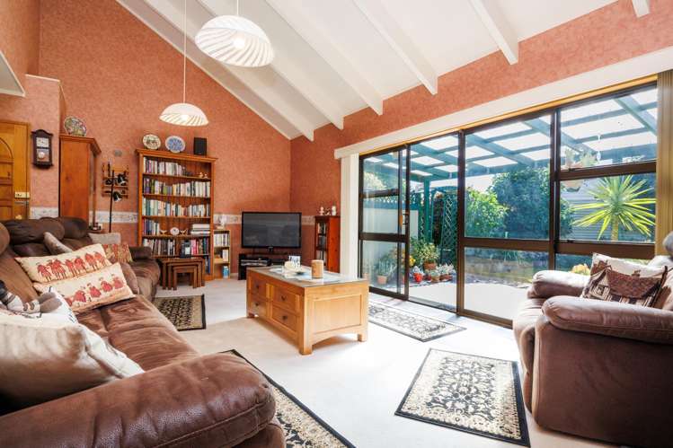 372 Kimbolton Road_3