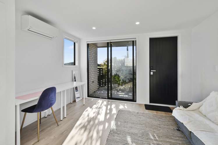 2/8 Brady Road_1