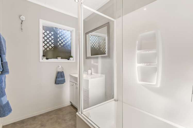 2/128 Spinella Drive Bayview_10