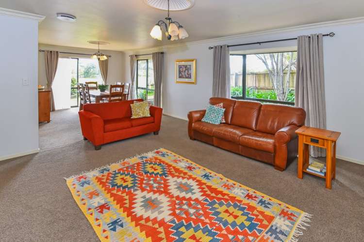 25 Castlehill Court Wattle Downs_13