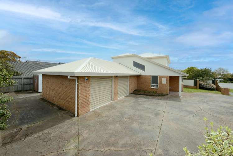 1 Travis Country Drive Burwood_16