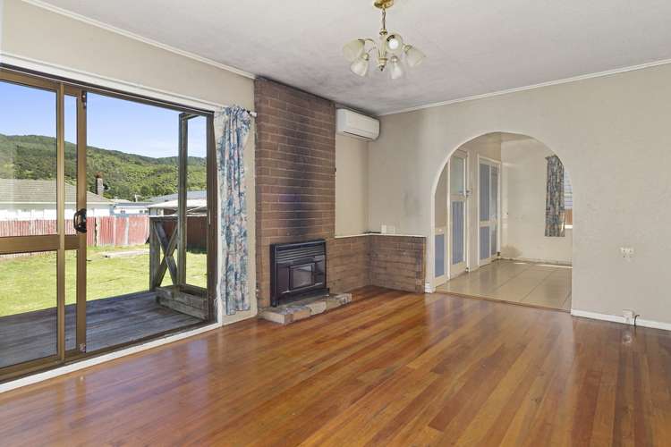 84 Coast Road Wainuiomata_2