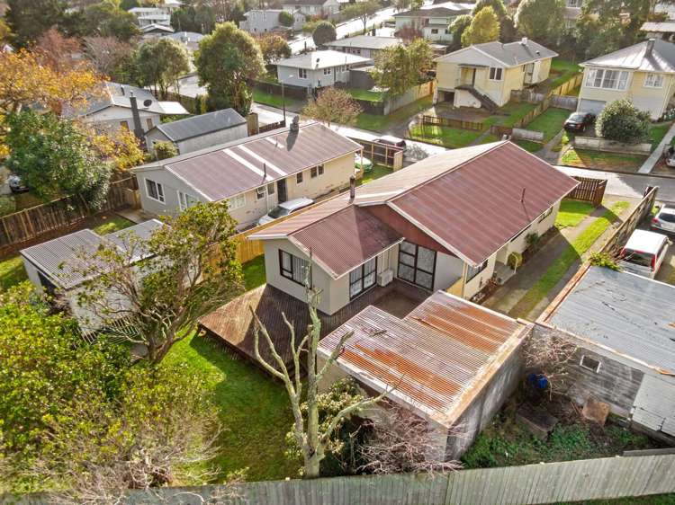 8 Ngaturi Grove Wainuiomata_12