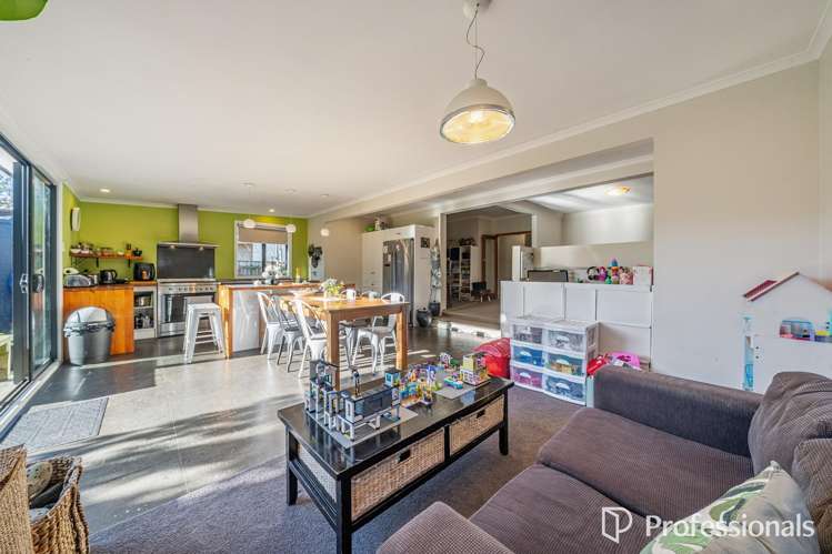 18 Burden Avenue Wainuiomata_10