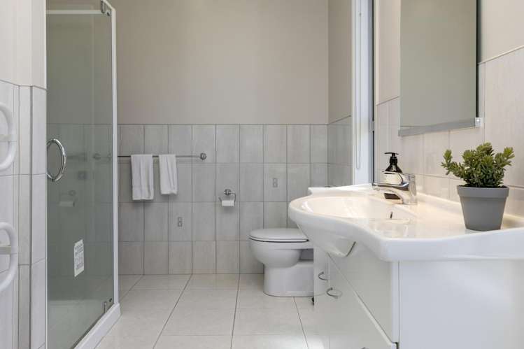 1/8 Mere Road Central_12