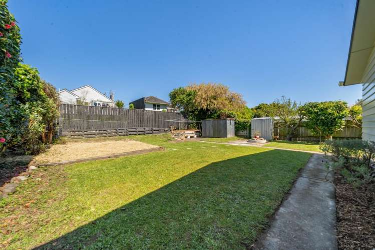 8 Ruru Crescent Heretaunga_23