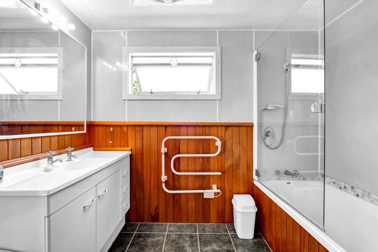 2 Hills Road Tongaporutu_17