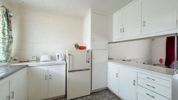 6c Washington Square Paeroa_3