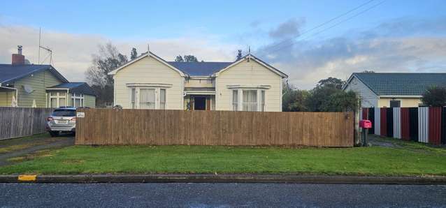 Unlock the Potential – Renovator’s Delight on a Generous Section