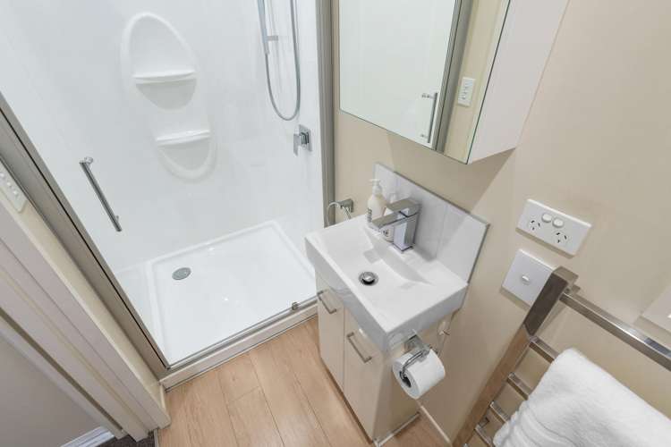 100 Mcmahon Drive Aidanfield_20