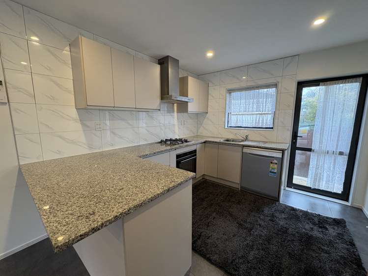 1/94 Waimumu Road Massey_3