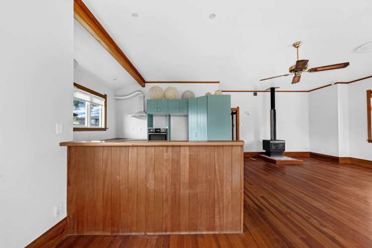 65 Beach Road Pahurehure_15