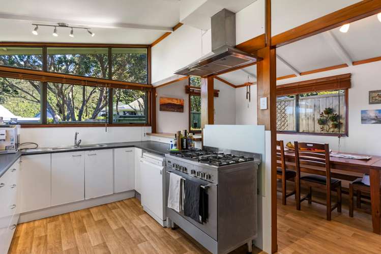 84 Thurleigh Grove Karori_12