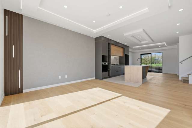 Stylish Living Opposite the Park