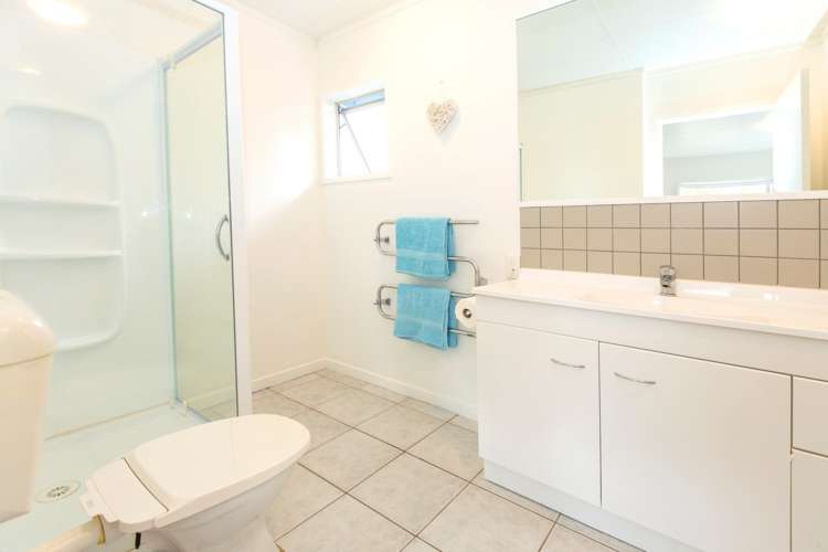 12 Thorburn Avenue Red Beach_12