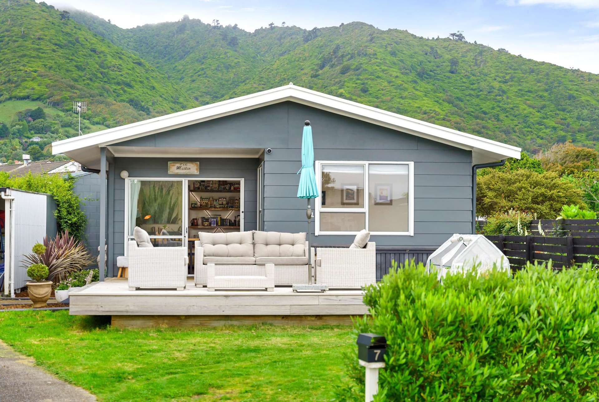 7 Graham Grove Waikanae_0