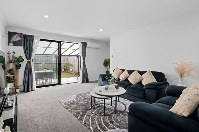 1/51 Cabourne Drive Glenview_2