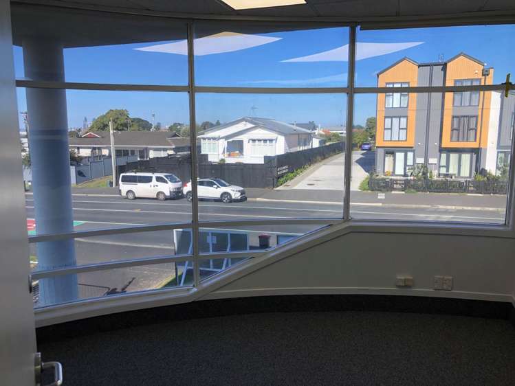 Unit A1/129 Onewa Road Northcote_7