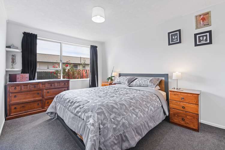 2/11 Farnborough Street Aranui_5