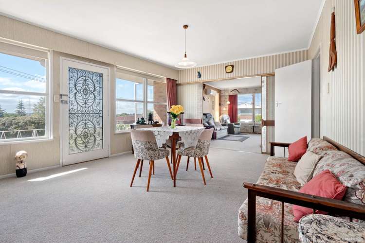 1/77 Royal View Road Te Atatu South_2