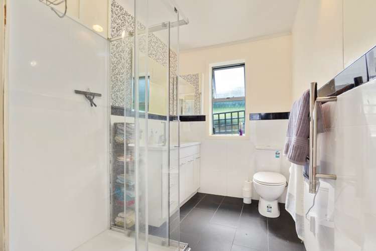 66 Wharf Road Clarks Beach_16