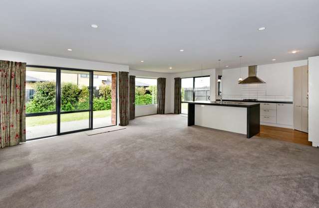 14 Kingsbridge Drive Burwood_4