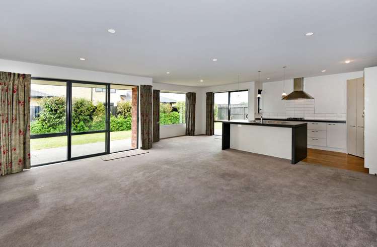 14 Kingsbridge Drive Burwood_4