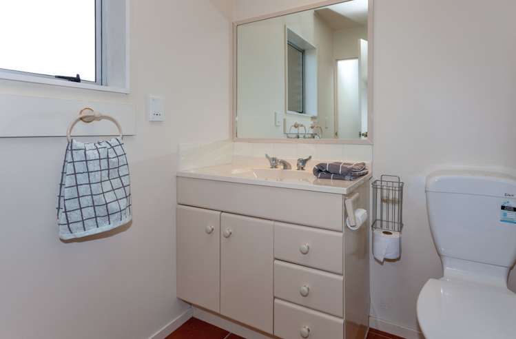 100 Bond Street Whangamata_19