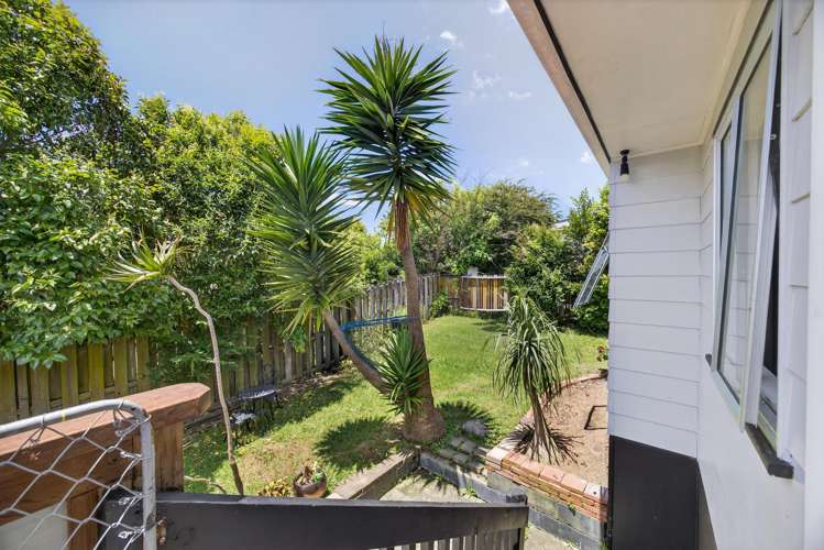 2/32A Helena Street Massey_3