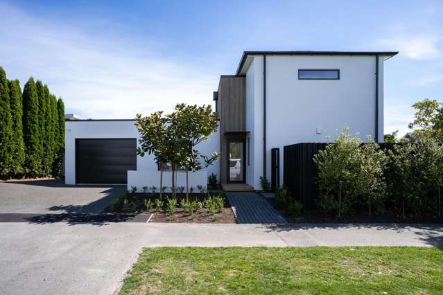 Prime Merivale Location - Sun-Filled & Stylish