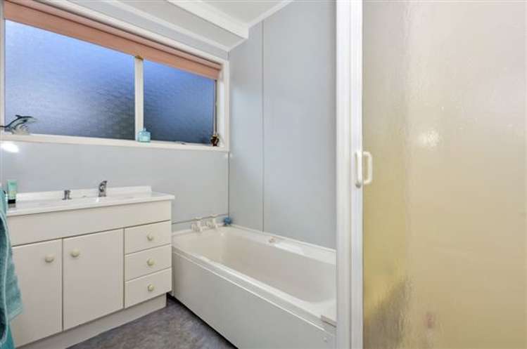 8 Tree View Avenue Glenfield_14