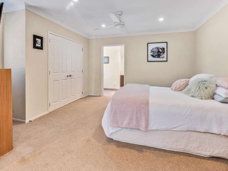 5 Seymour Road Mellons Bay_26