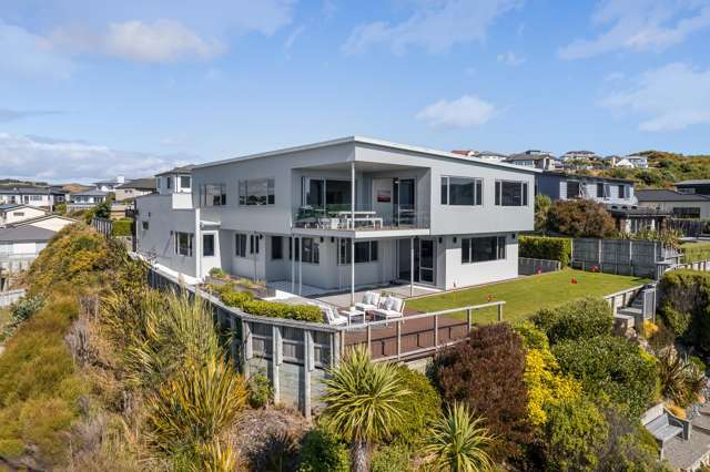 Unrivalled luxury, dual kitchens, phenomenal views