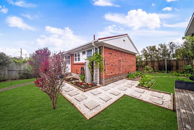 Private, Sunlit Brick Starter | No Body Corp Fees