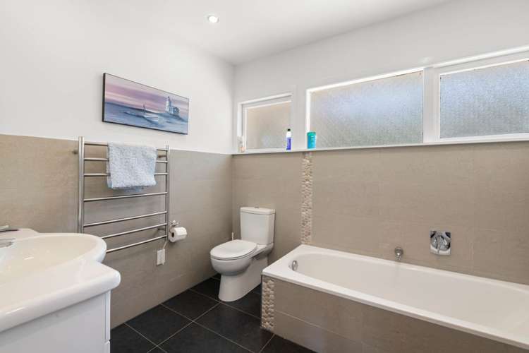 23 Northumberland Avenue Hauraki_20