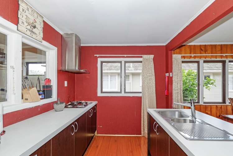 75 Roberts Road Te Atatu South_8