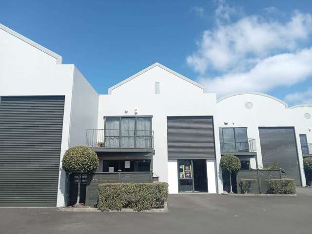 VERSATILE STUDIO WAREHOUSE